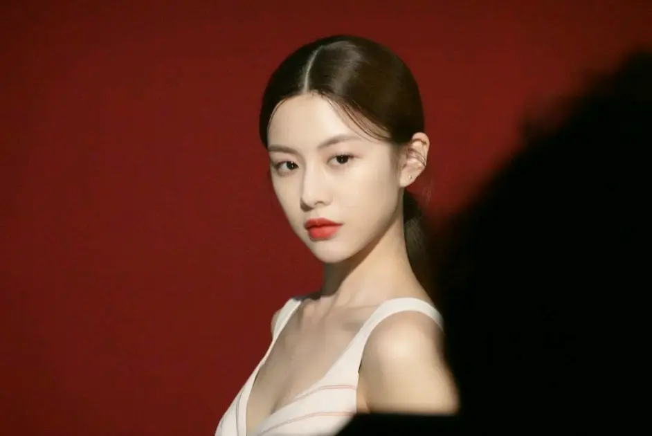 韩国美女女星高允真写真 哔哩哔哩