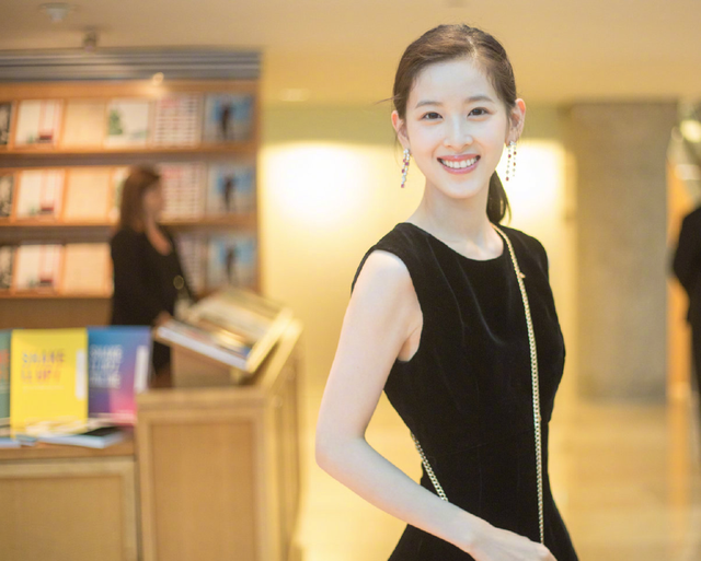 爱健身,身材好,"奶茶妹"章泽天27岁了,却像重返18岁