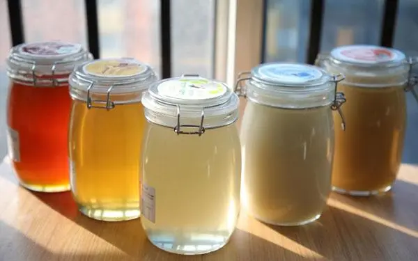 为什么有的蜂蜜颜色很深 蜂蜜深色好还是浅色好 哔哩哔哩 为什么有的蜂蜜颜色很深 蜂蜜深色好还是浅色好 哔哩哔哩