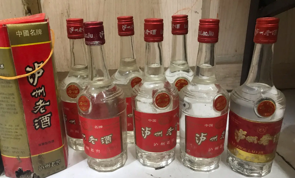 老假酒跟假老酒，哪个更坑人？老酒市场水很深，揭秘老酒的内幕 哔哩哔哩