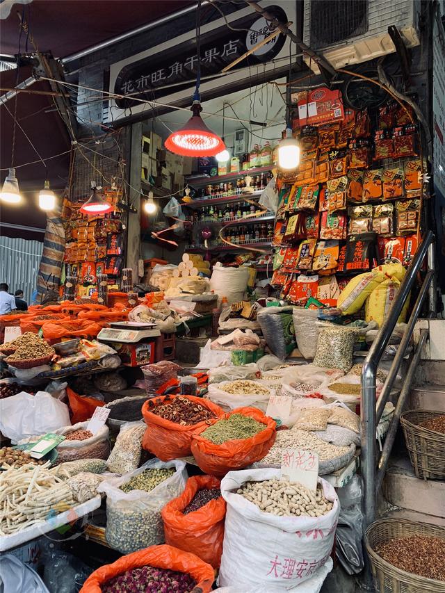 解放碑背后的老重庆:鲁祖庙菜市场,是山城市井文化的真实写照