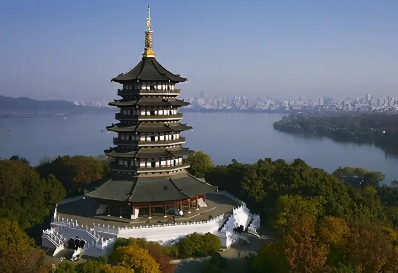 1924年9月25日 雷峰塔为何无故倒塌 原来都是蛇患害的 哔哩哔哩