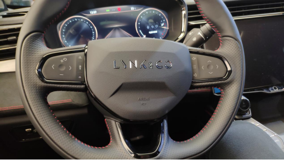 最像小钢炮的suv—领克05