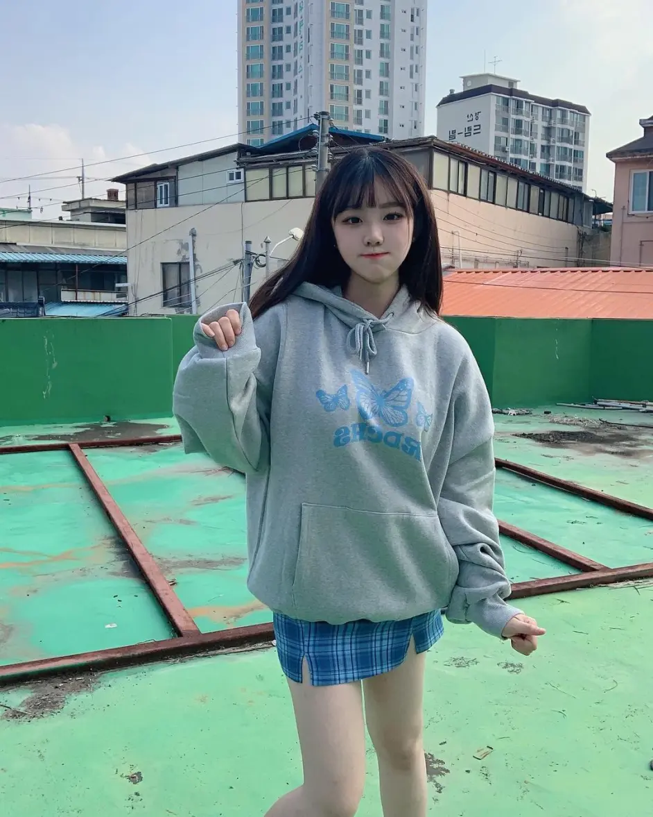 超可爱正妹 饱满身材好迷人 招牌甜美笑容魅力满分 哔哩哔哩