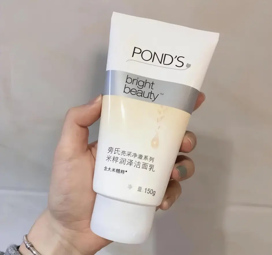 网红洁面乳测评:清爽度不错,每次洗脸都如同给自己的肌肤做spa