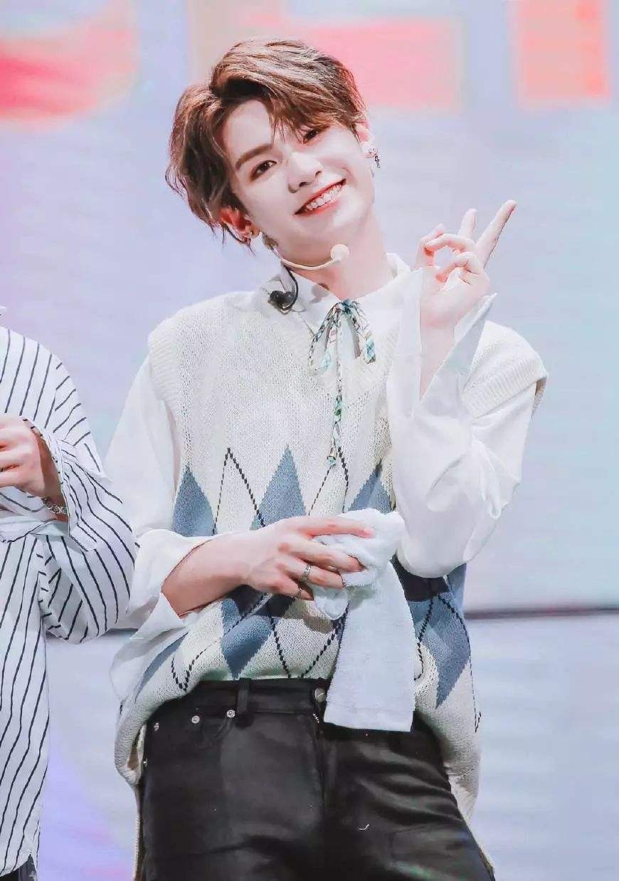 【黄明昊】定制文 Justin x曲芊芊