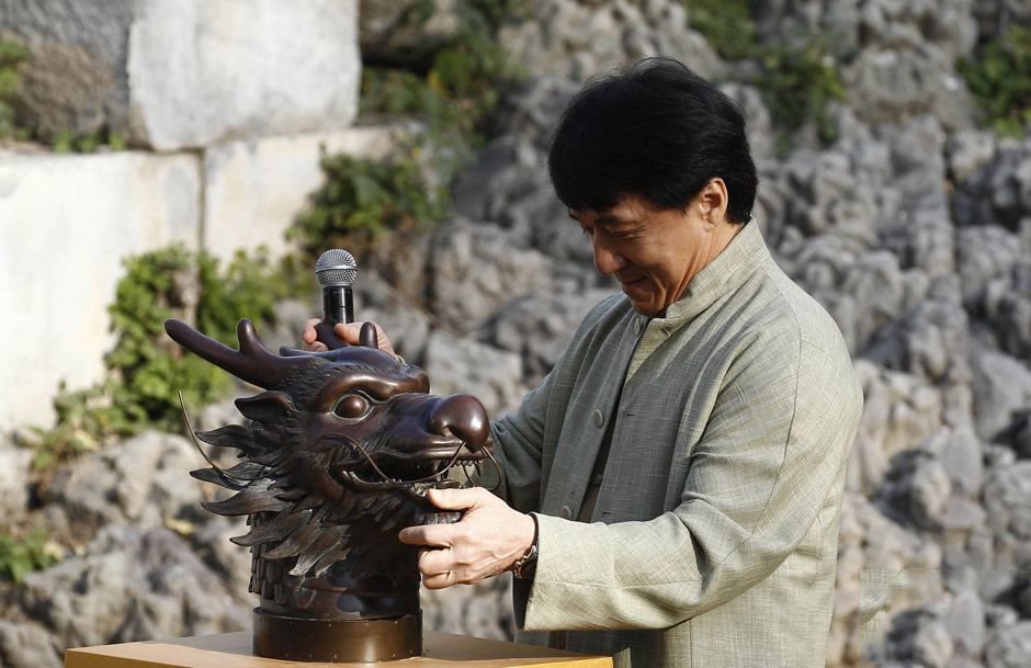 五位明星界收藏家:成龙的藏品放满8个仓库,他直言可以开博物馆