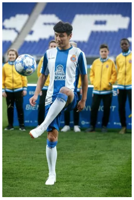 两场比赛征服西班牙人队球迷,球王武磊今晚再