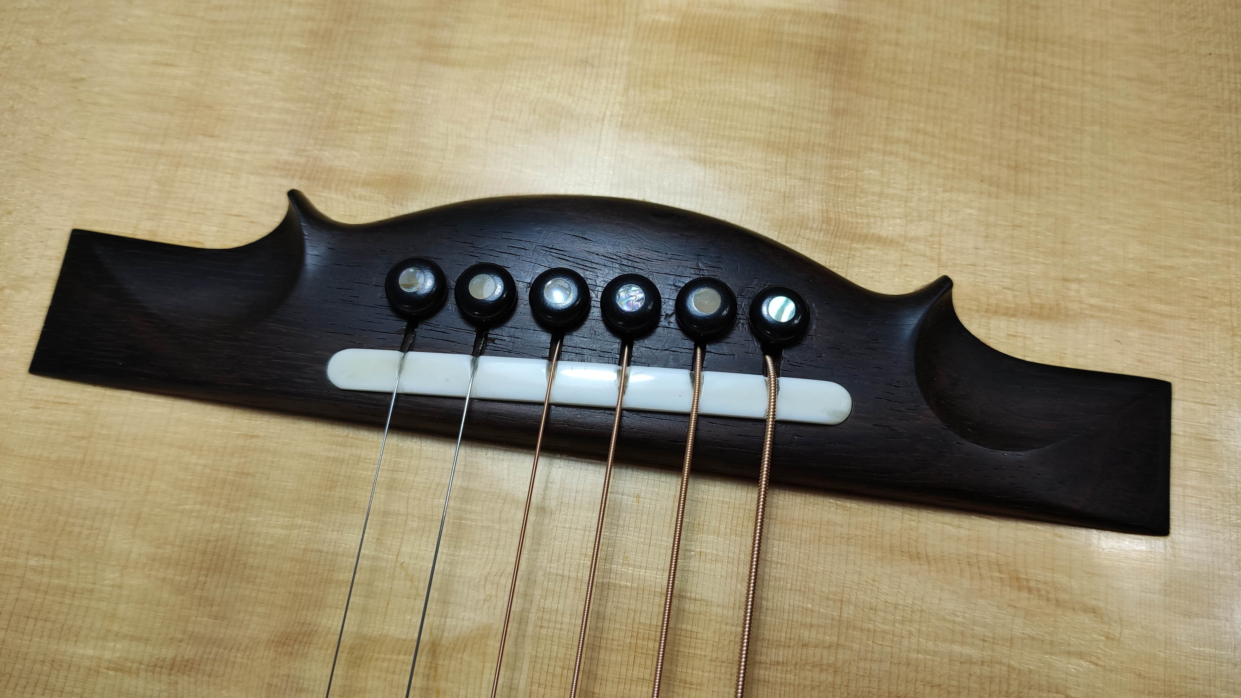 吉他琴枕nut与琴码saddle的制作与虫胶漆的修补以一把2003年的somogyi