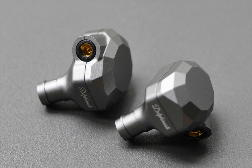 5枚娄式动铁做首款男毒耳机阿思翠海豚座评测