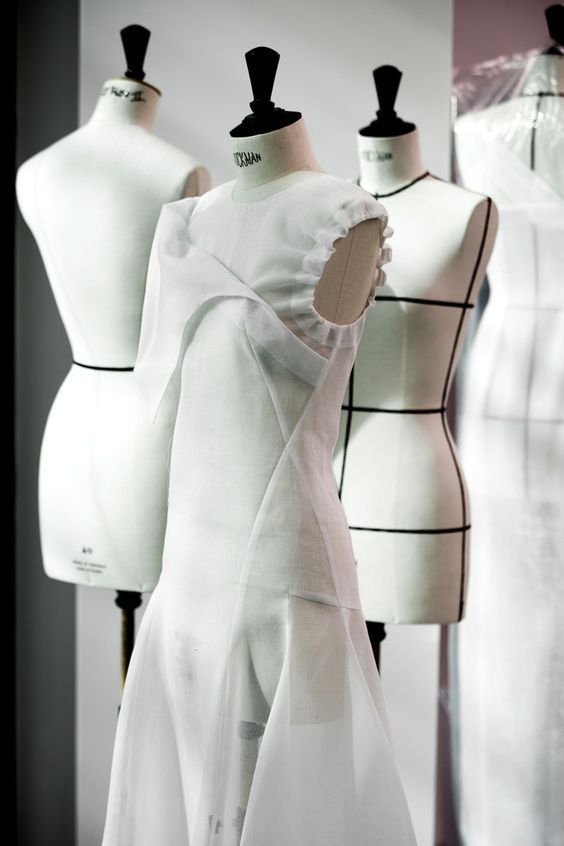 这些小工具可以起到很好的辅助作用.每次在制作衣服的时候也是必备品.