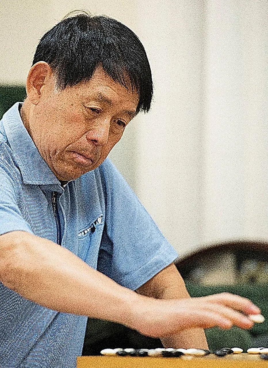 3点起床，用AI钻研棋艺——《人生的礼物》小林光一（1） 哔哩哔哩