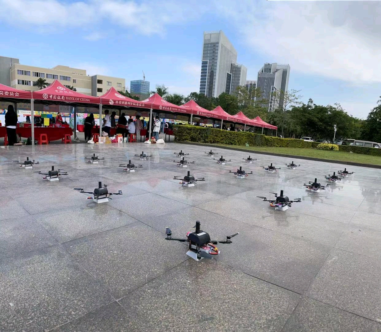 彩烟无人机表演