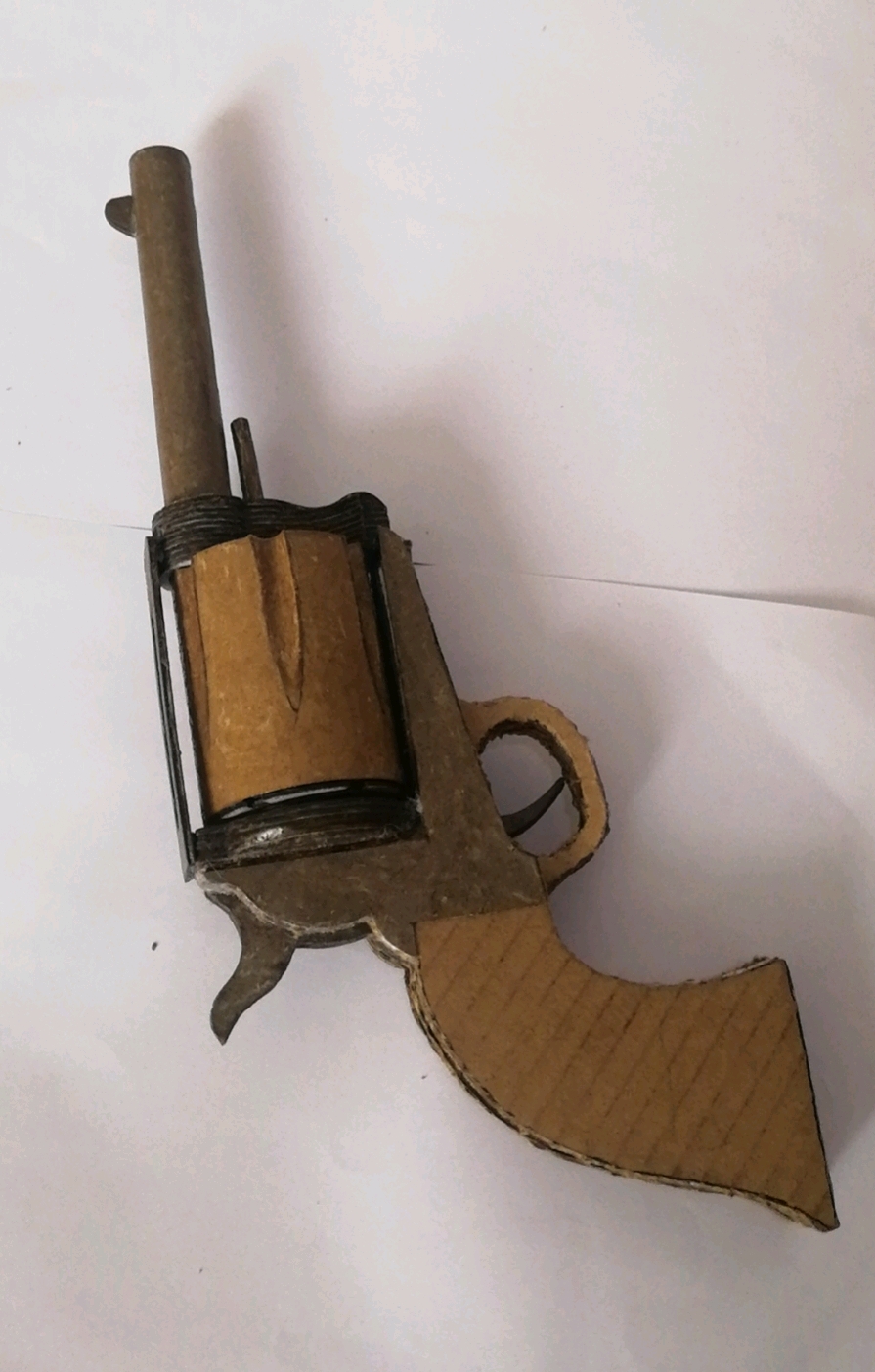 纸模左轮创造留念