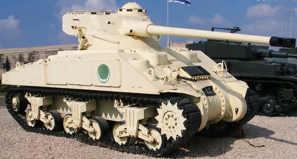 amx-13的fl10摇摆炮塔 谢尔曼m4a4车体.