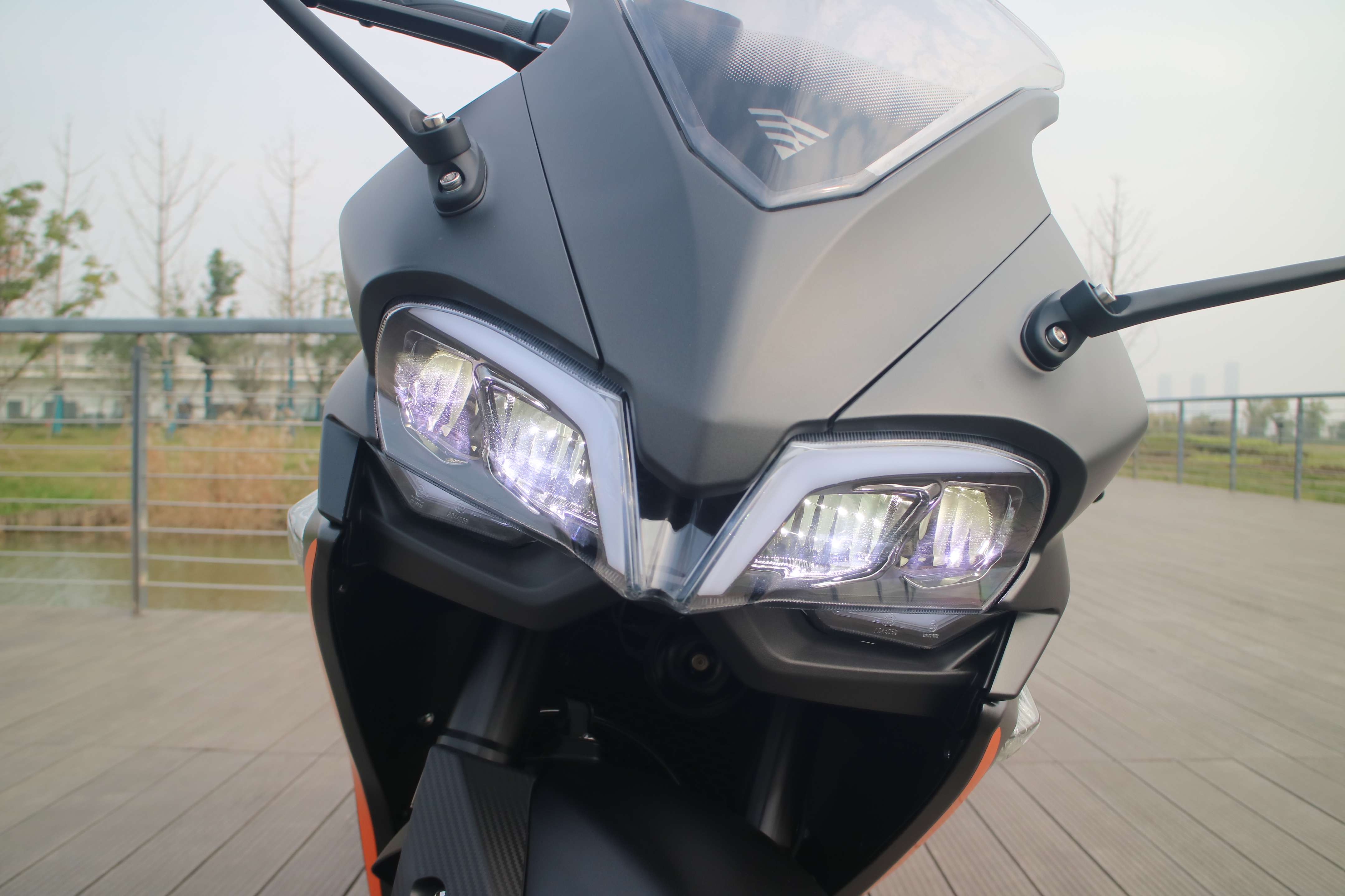 振翅雪号蓄势出击2021款无极300rr静态品鉴