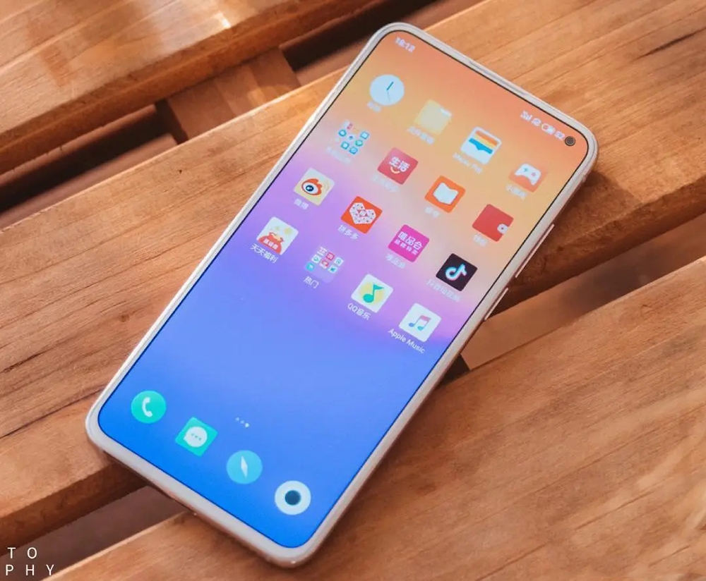 锤粉泪目!坚果5g新机正面曝光:纯白面板回归