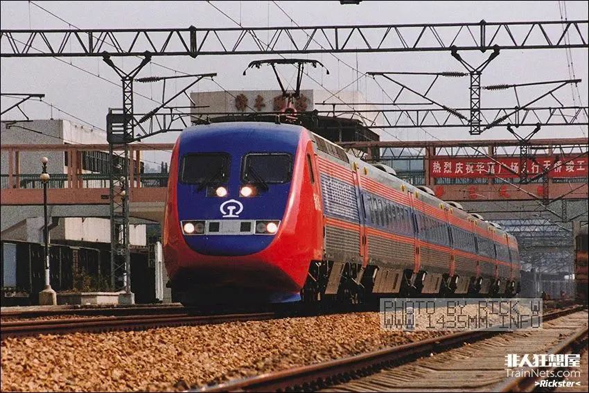 x2000列车不仅提升了中国铁路的服务水平,还为中国带来了全新的动车组
