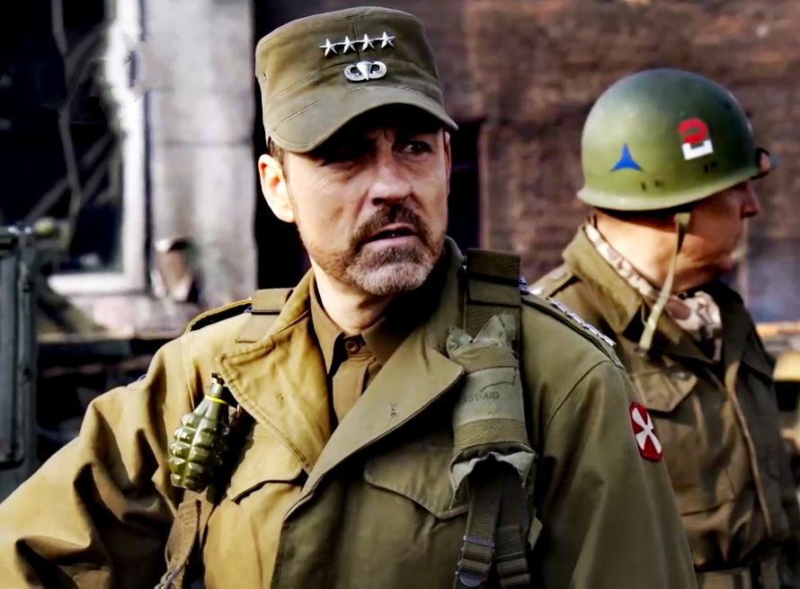 跨过鸭绿江李奇微角色演得很好尊重对手不等于盲目吹嘘敌将