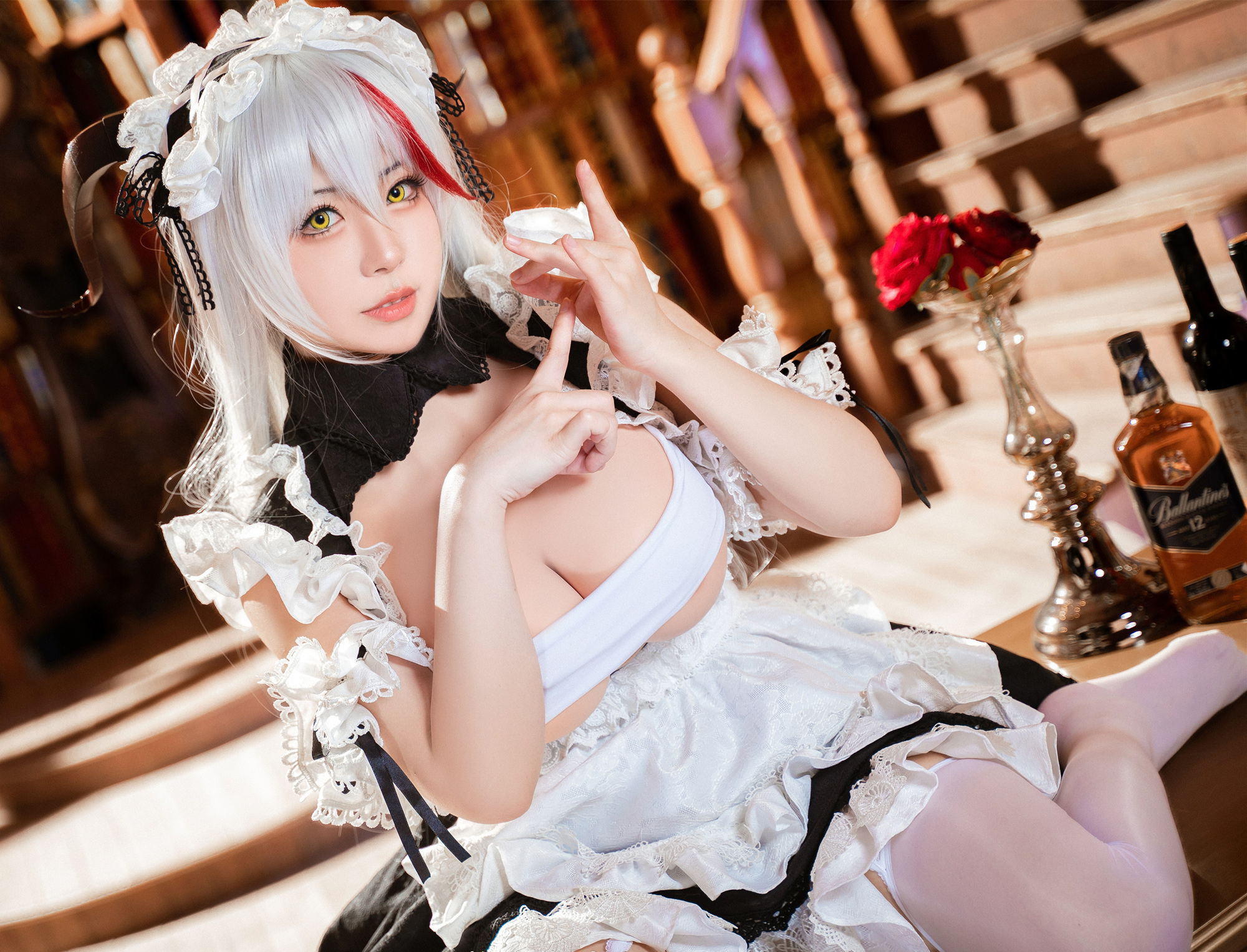 嗷呜虎虎碧蓝航线埃吉尔港区的龙女仆cosplay6