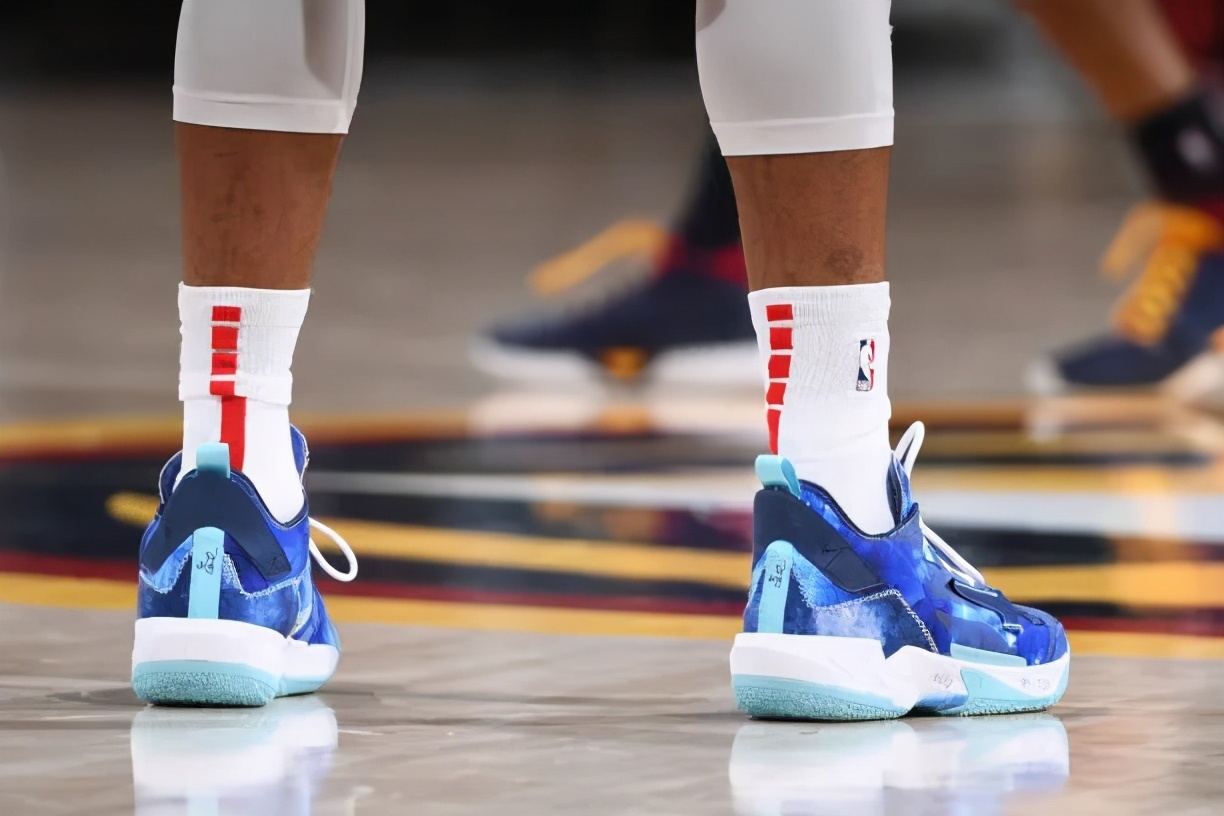 nba球员上脚乔治再穿pg3李宁驭帅14新配色