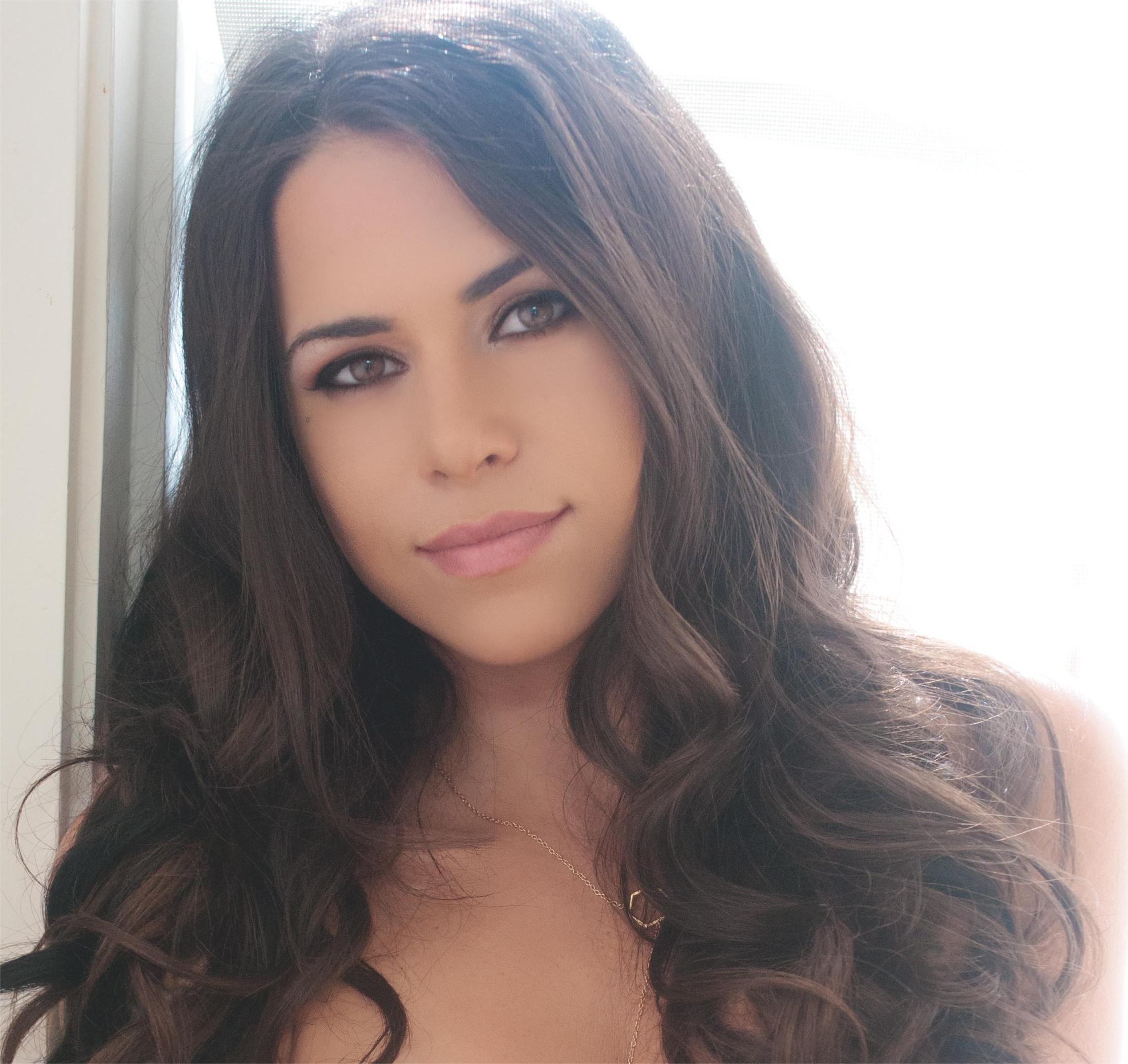 每天分享一个美女——Suttin - 哔哩哔哩