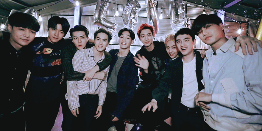 快拿着你的应援棒,一起来引爆全场吧!