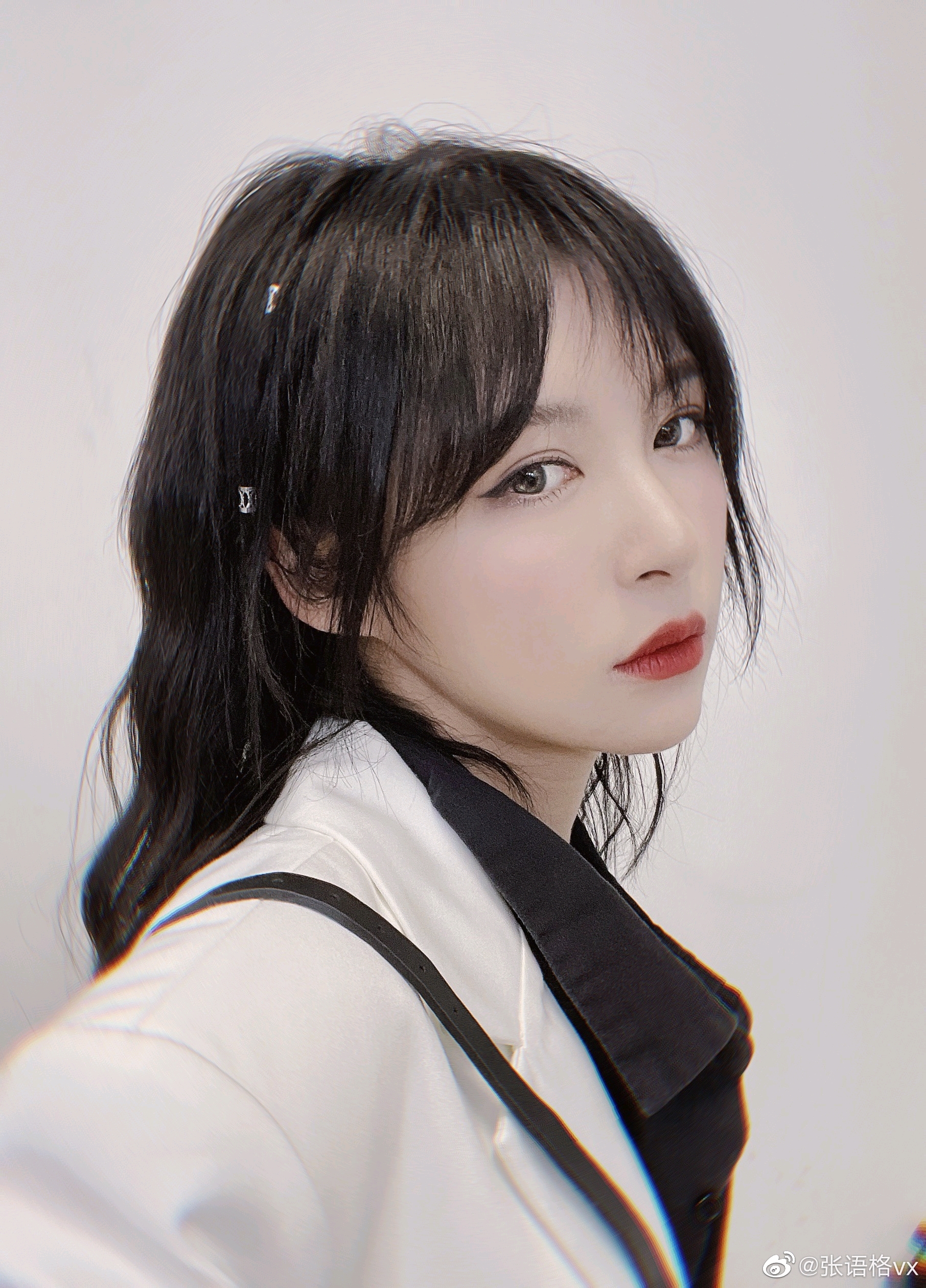 (纯属玩笑,请勿上升小偶像) 简介:张语格19,孔肖吟25 张氏集团ceo*小