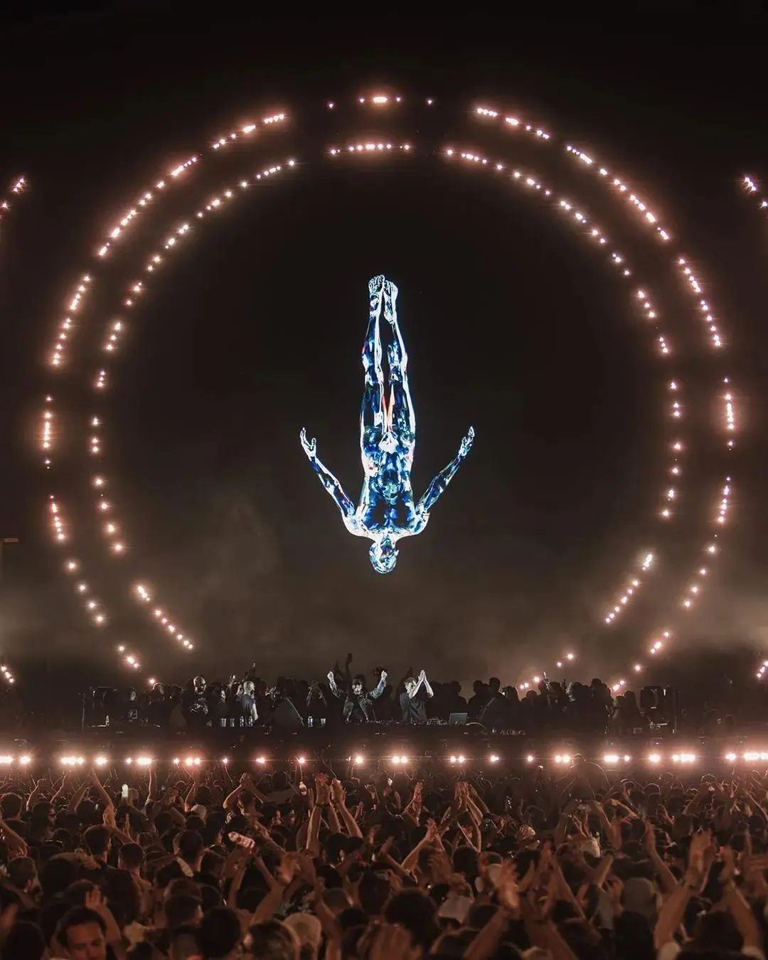 而放眼国内,如奶油田,s20,ultra,edc,vac等各大电音节ip或完美落地或