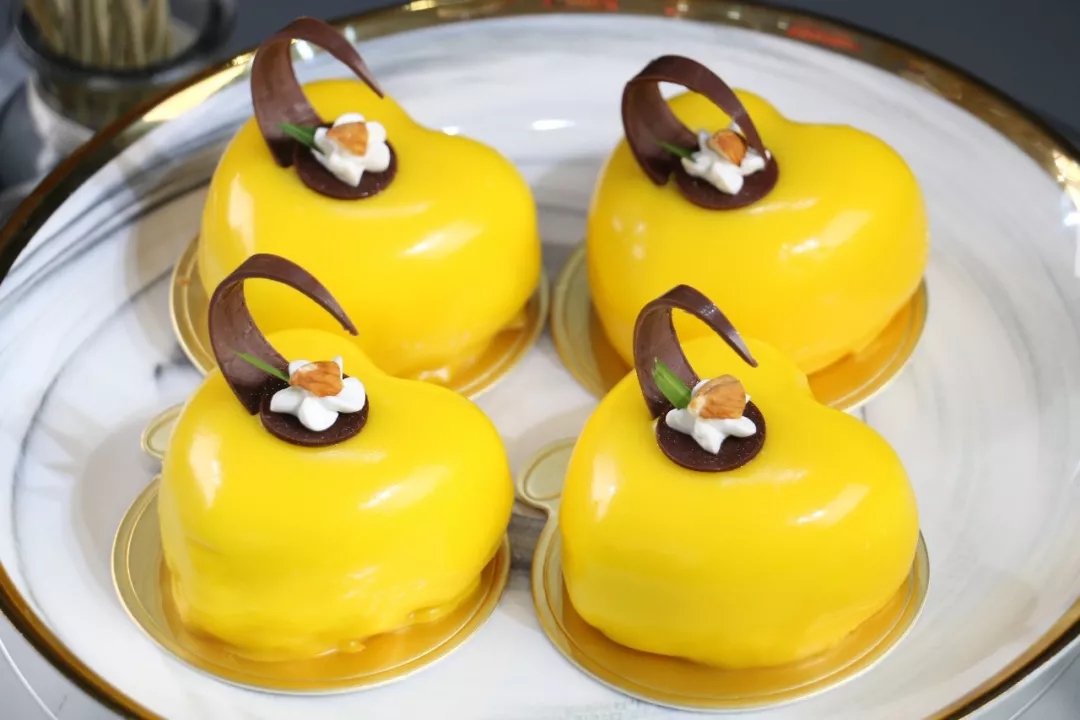 好看又好吃的芒果流心慕斯