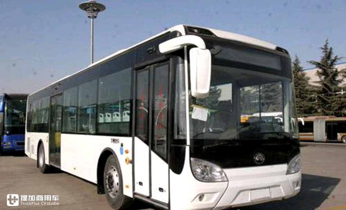 2010年12月下线的宇通"天使眼"轻量化公交zk6120hng,整备质量10.38吨