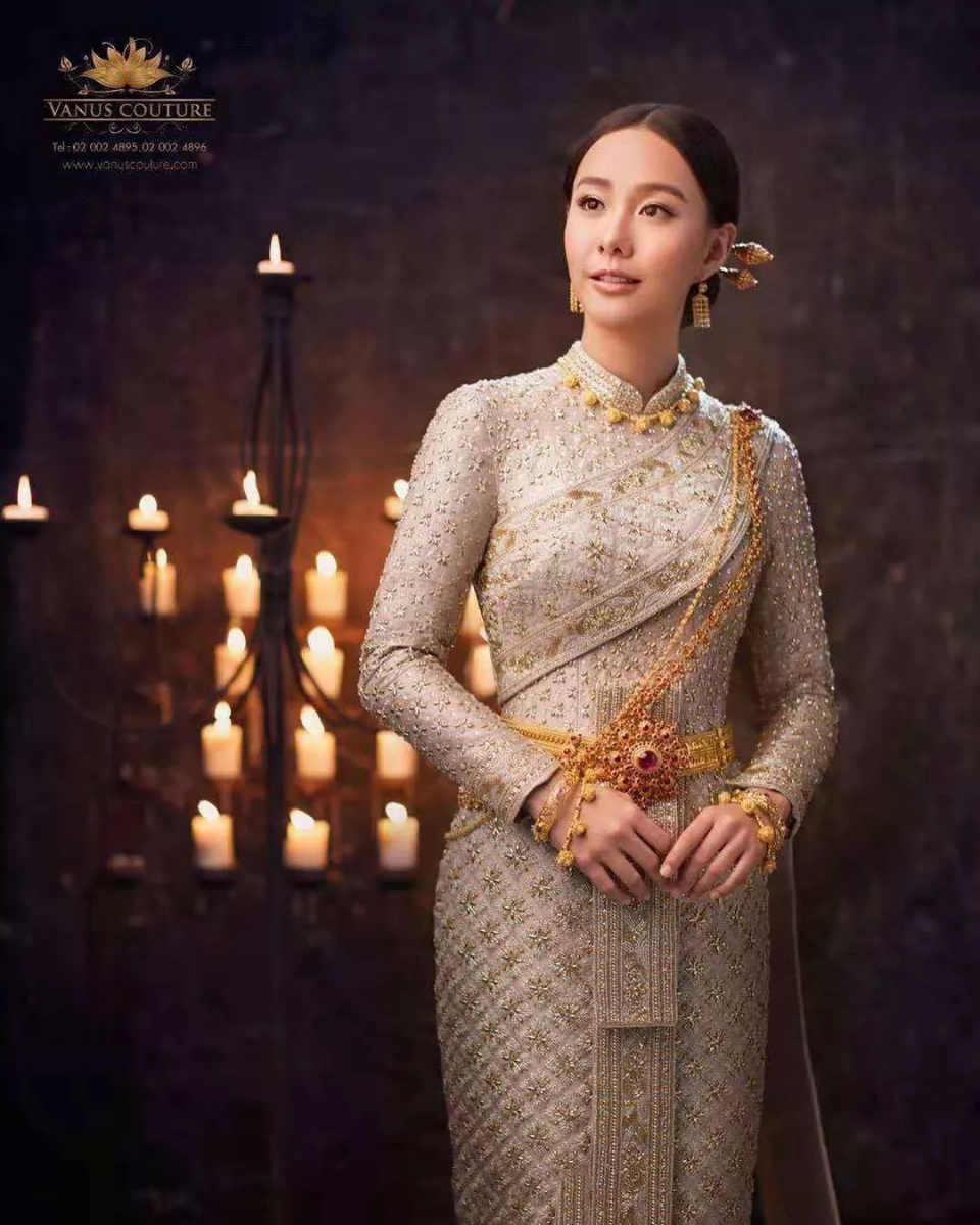 泰星Toey的泰服照美翻众人,Aff女星生日,众多圈内好友送祝福! - 哔哩哔哩