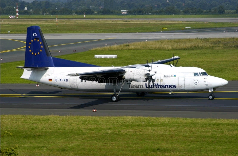 福克f50可以说是最方便辩识的飞机了.