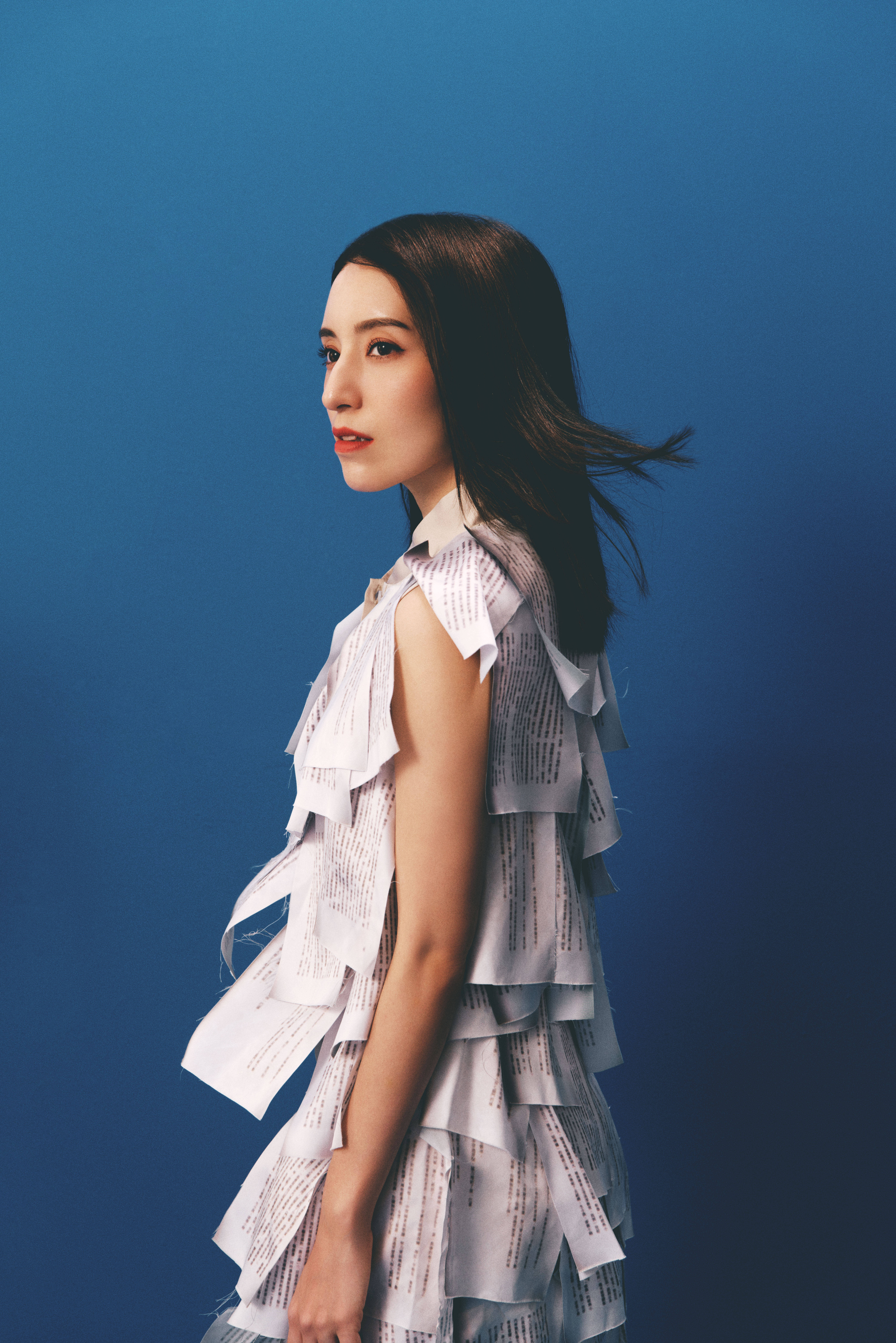 lara梁心颐专辑《来者何人》发行 主打歌延续《珊瑚海》情歌对唱经典