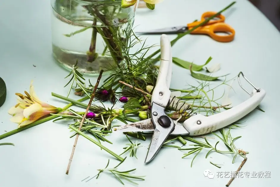 花艺插花教程丨花艺中剪刀的应用以及包装纸知识的回答 哔哩哔哩
