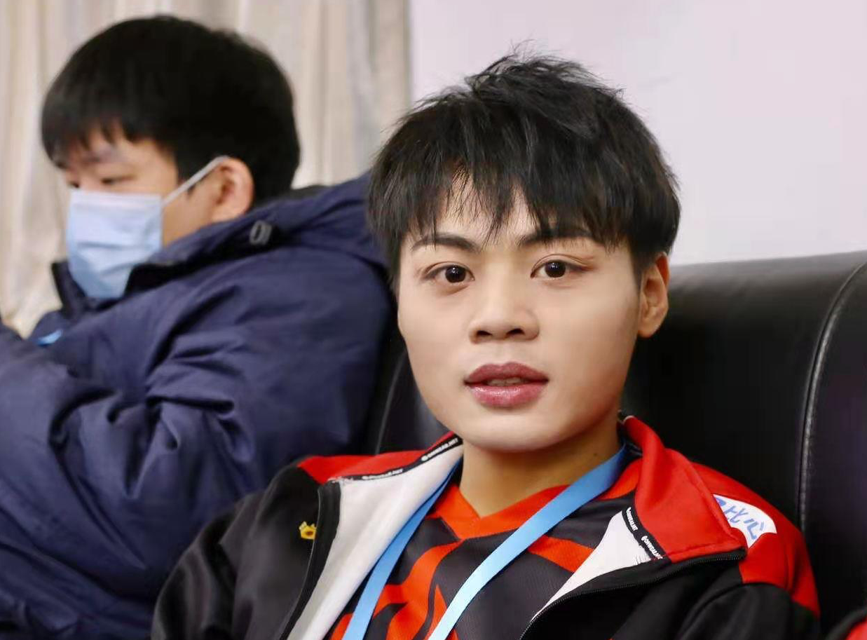 ag超玩会最初聊转会称谁有钱就去哪里能打比赛就好