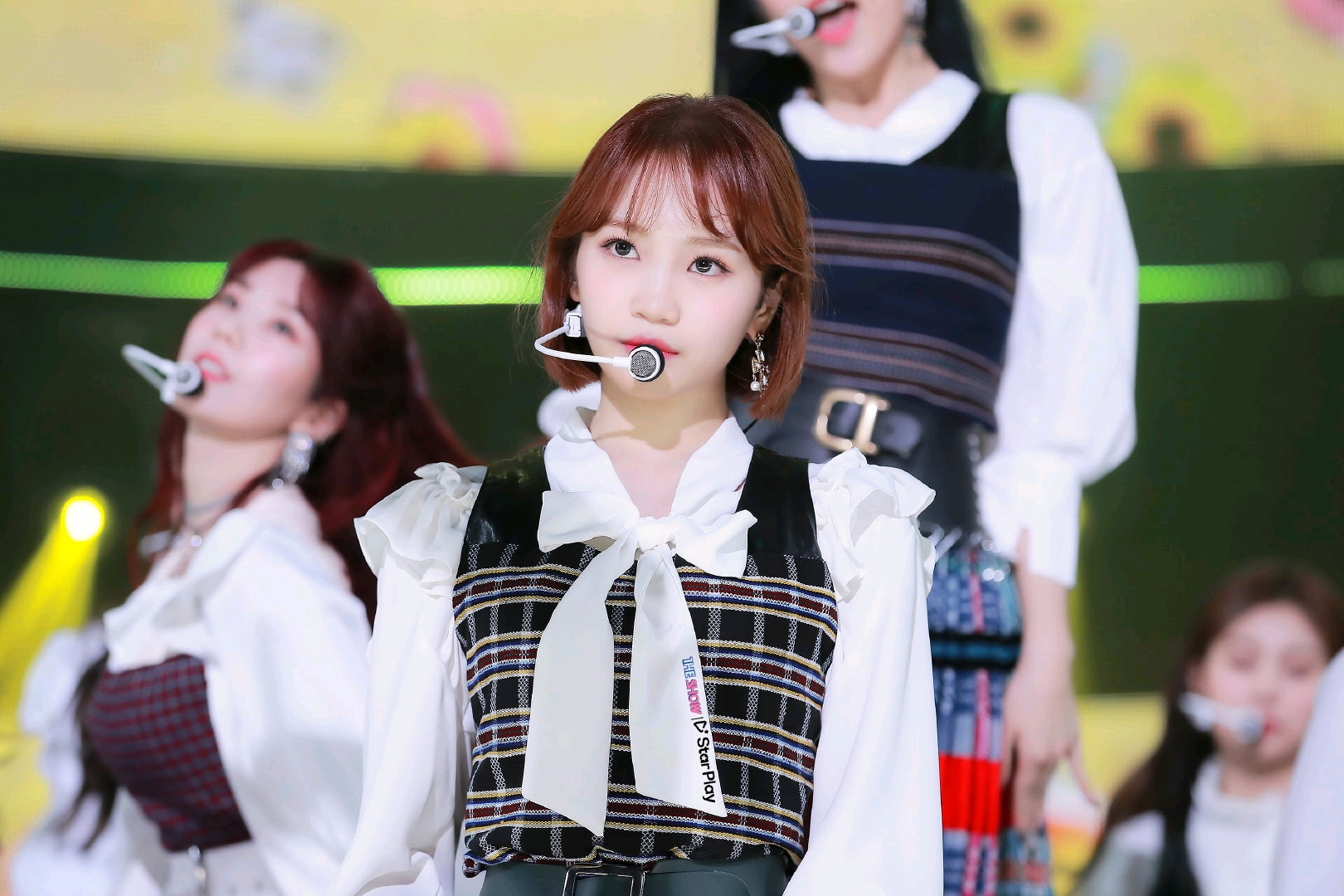 izone the show更新0303舞台照#2 200310 - 哔哩哔哩