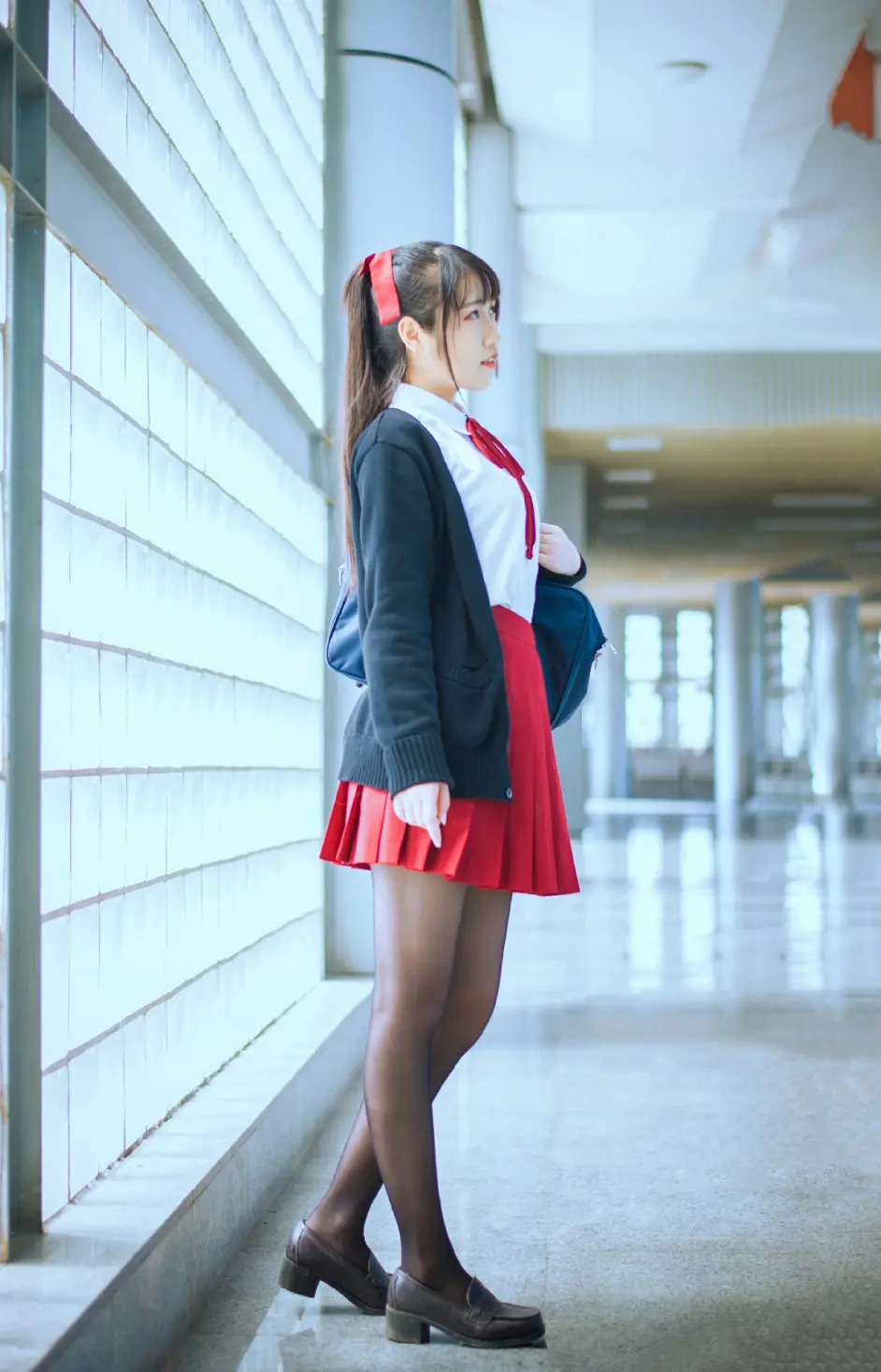 Jk制服 小姐姐穿上黑丝与白丝的jk制服 哔哩哔哩