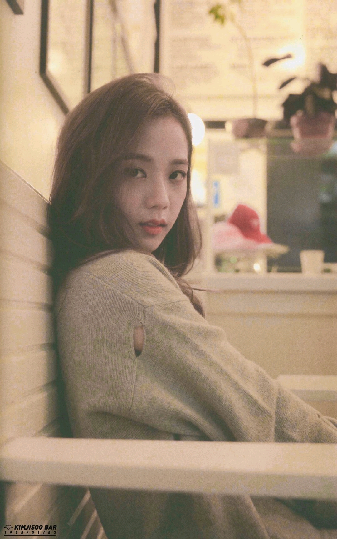 看到金泰亨醒来,眼神直勾勾的看着她,金智秀反到有些不好意思.