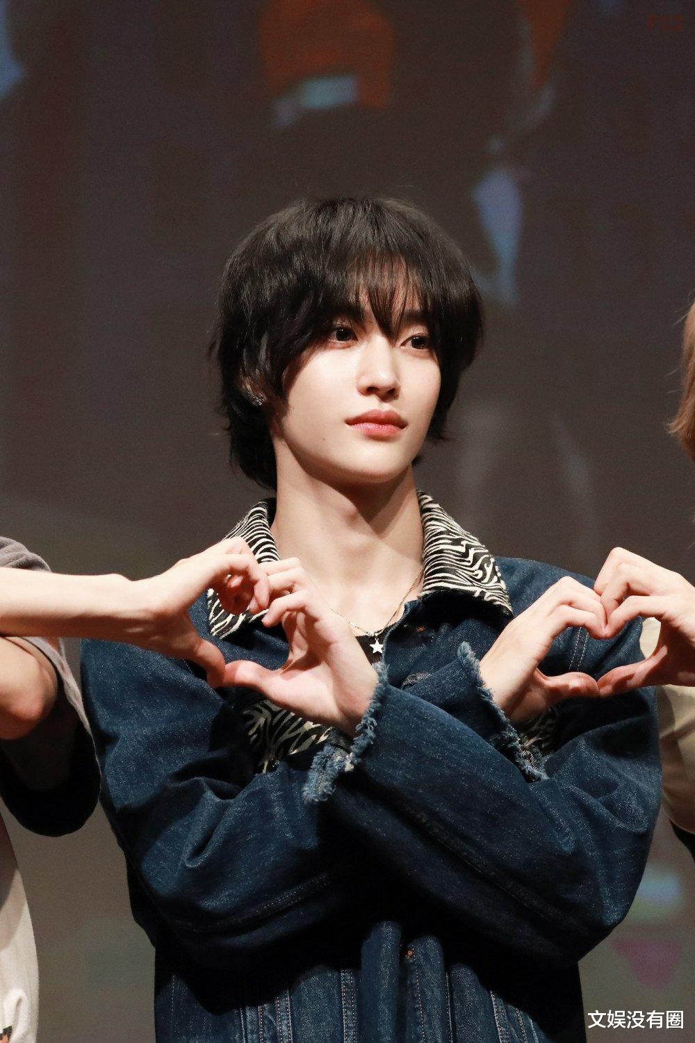 五代神颜?RIIZE元彬饭拍出圈,被赞“拯救了SM花田” - 哔哩哔哩