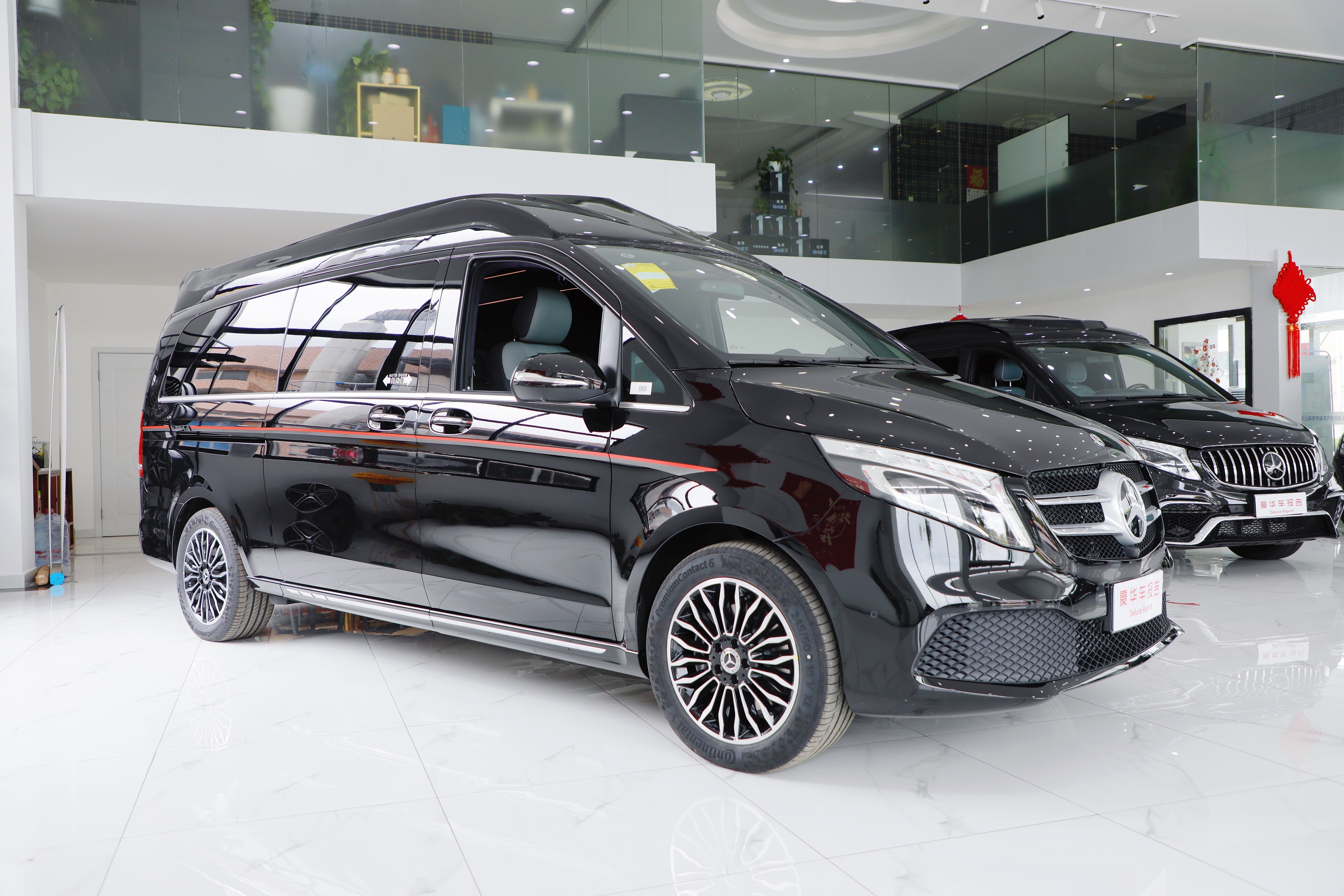 奔驰官方授权出品21款v级商务车正式下线这内饰到底好在哪