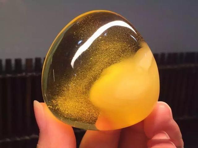 琥珀蜜蜡界的大气之美——金绞蜜!