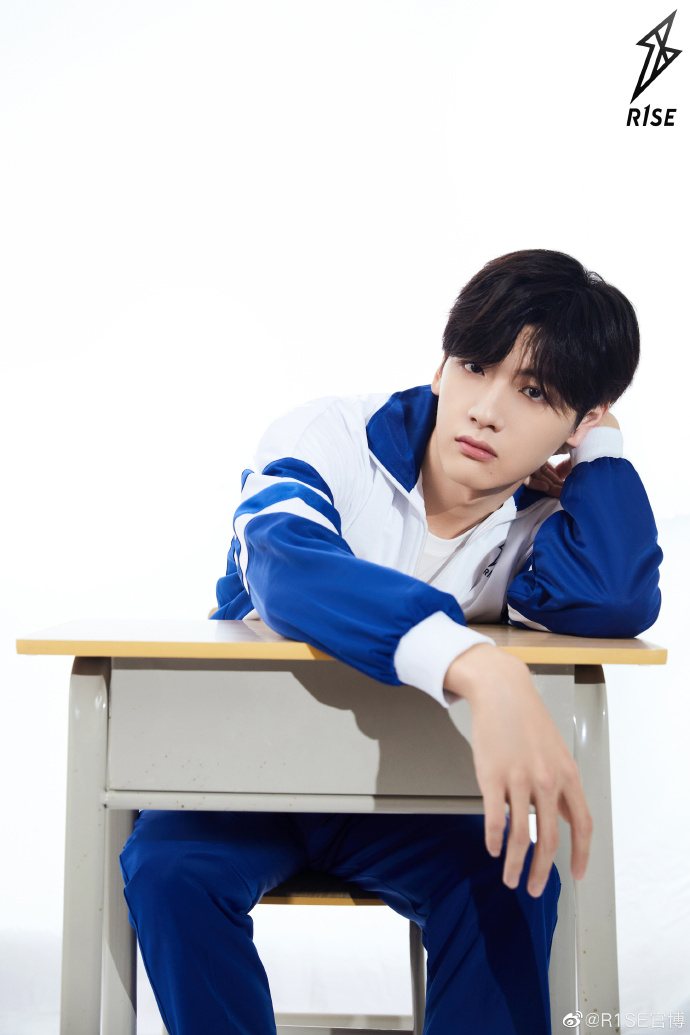 r1se翟潇闻放过我吧求你二500粉惊喜福利