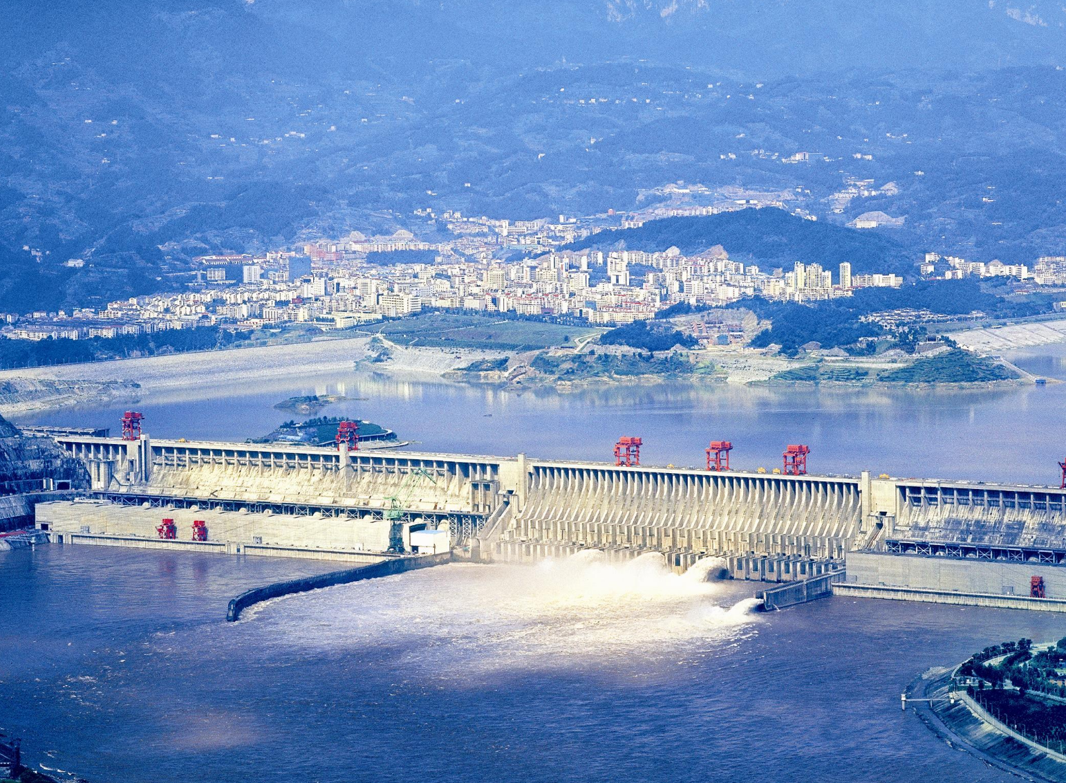 三峡大坝落差113米船只如何通过中国工程师用3年完成世界难题