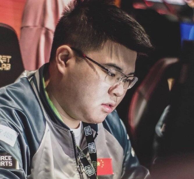 韦神直播间被女主播私占,蜜蜂仔愤怒发博