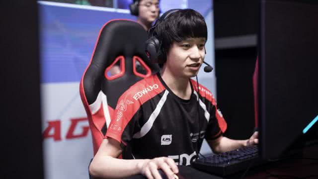 EDG俱乐部着火出事!俱乐部基地突然着火外墙