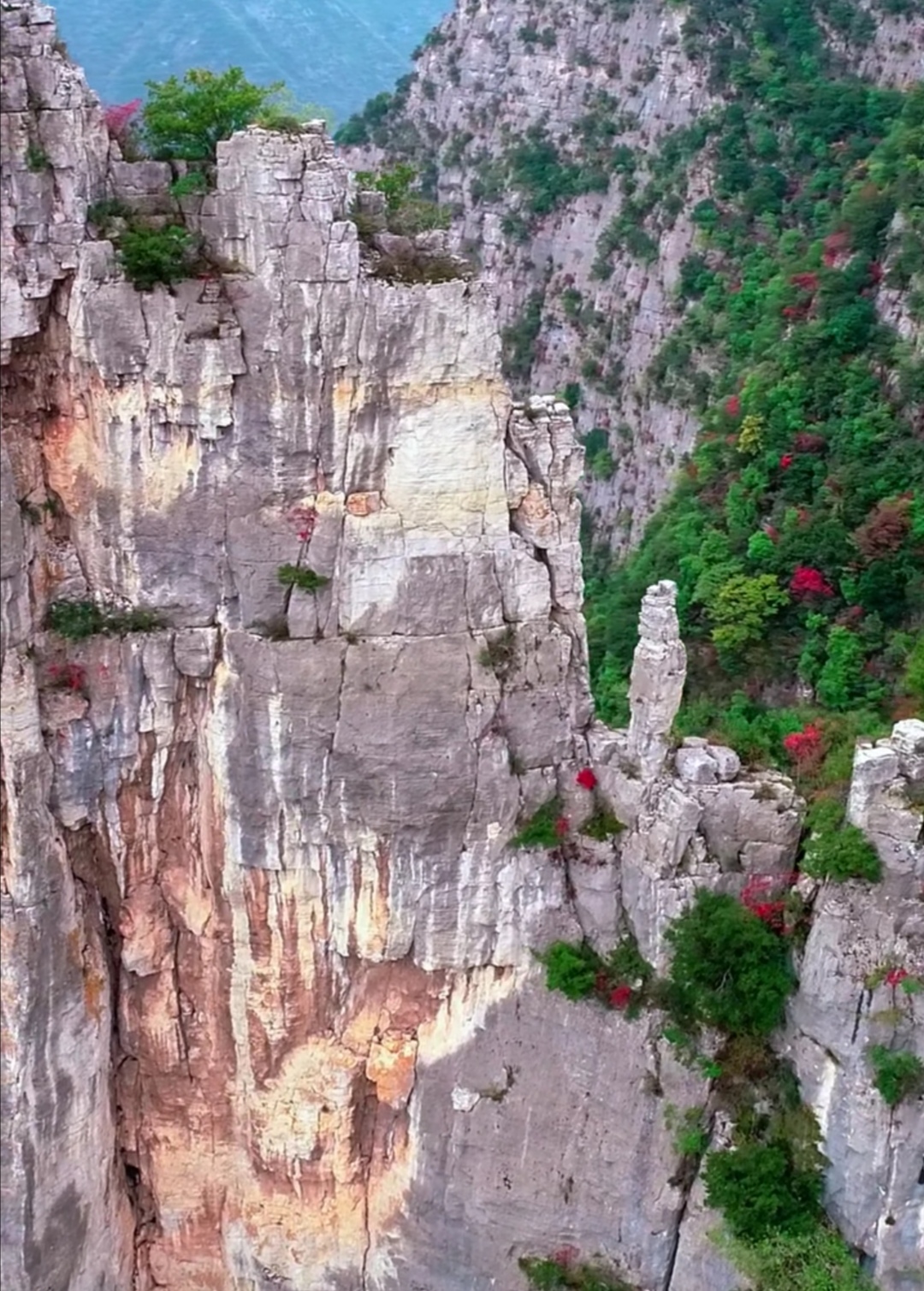 实拍三峡神女峰不仅风景秀丽,如同仙境那般醉人!