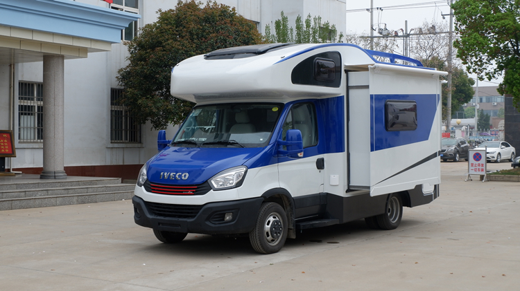 双拓展设计 好玩又适用 这款舜宇房车值得一看!