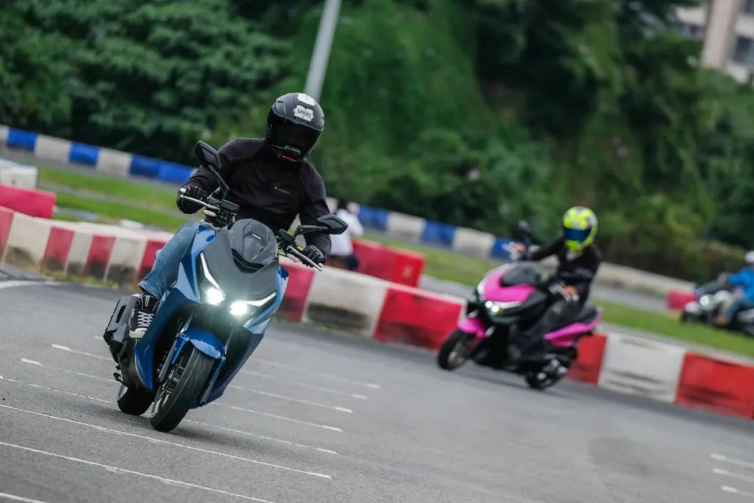 独立后摇臂的光阳krv180台湾售价公布约合26200rmb