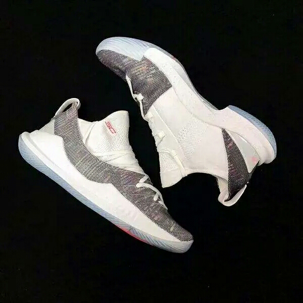 库里6终极大测评:金州拉文的暴力战靴--UA C